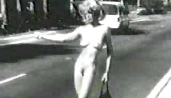 Piccola giornata porno mamme porche in piscina